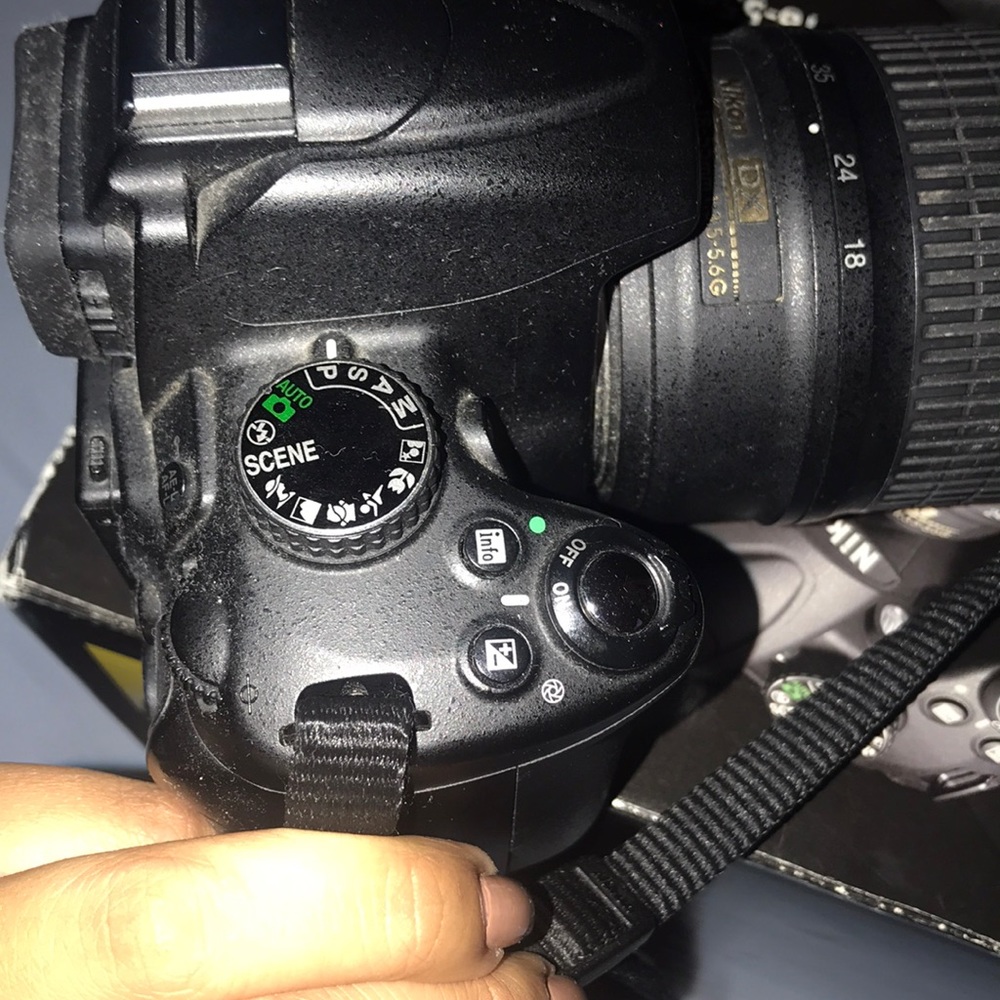 Used SLR Nikon camera - Picture 5 of 7